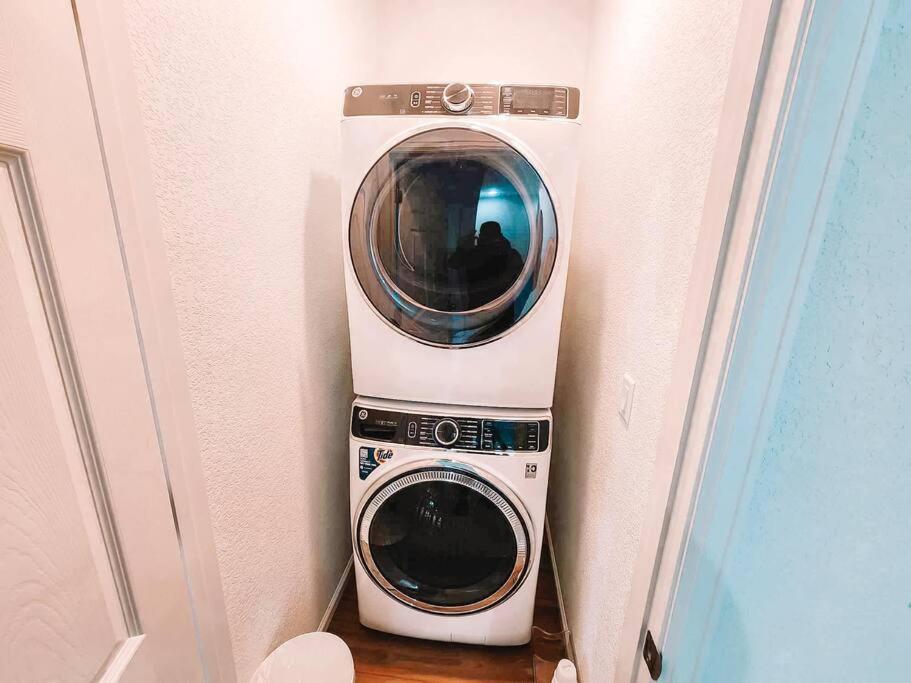 Villa Pet Friendly New Townhome Near Everything! Colorado Springs